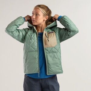 Patagonia Women's Sage Green Hooded Puffer Jacket